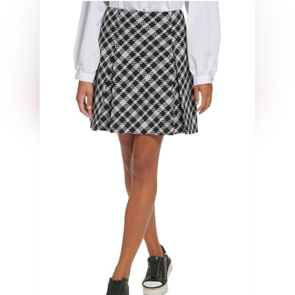 Karl Lagerfeld Tweed Black & White Plaid Mini Skirt Pleated Front Sz 12 PREPPY